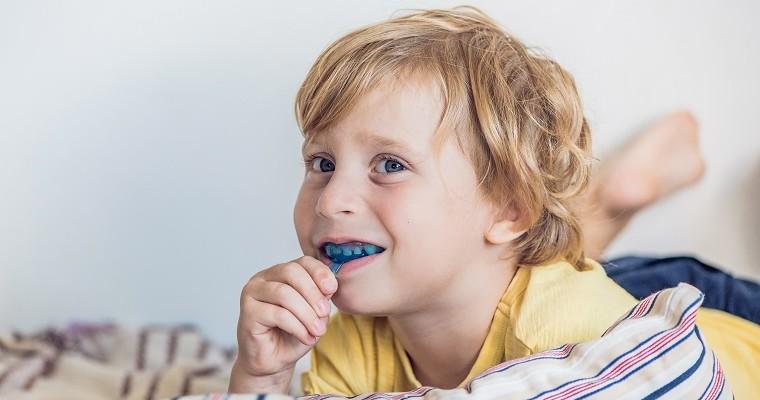 zgrzytanie zębami u dziecka 