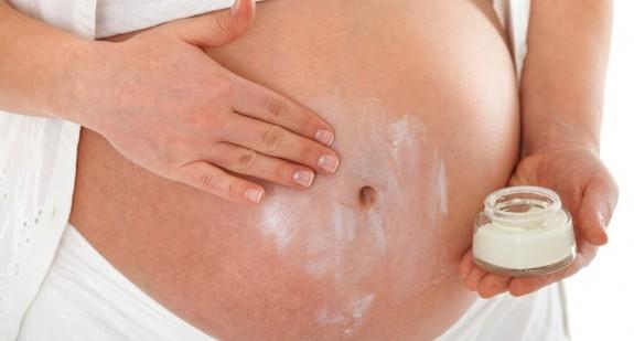 Rozstępy w ciąży – jak ich uniknąć? Co stosować, by im zapobiec?