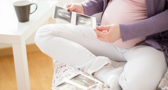 Jak wygląda USG dopochwowe (transwaginalne)? Badanie w ciąży i u dziewicy