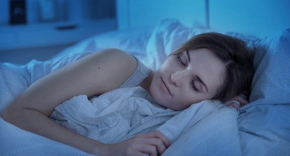 Melatonina – hormon snu. Stosowanie melatoniny na sen u dzieci i dorosłych