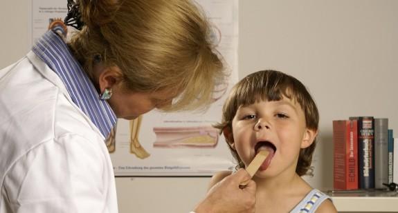 Adenotomia, czyli usunięcie trzeciego migdałka u dziecka – wskazania