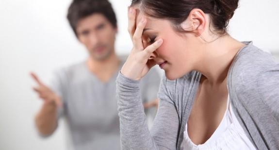 Co to jest szantaż emocjonalny? Jak radzić sobie z nim w bliskim związku?
