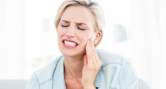 Ból szczęki w okolicy ucha i stawu żuchwowego – najczęstsze przyczyny dolegliwości