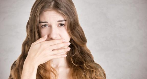 Jak zwalczyć suchość w ustach? Najczęstsze przyczyny dyskomfortu