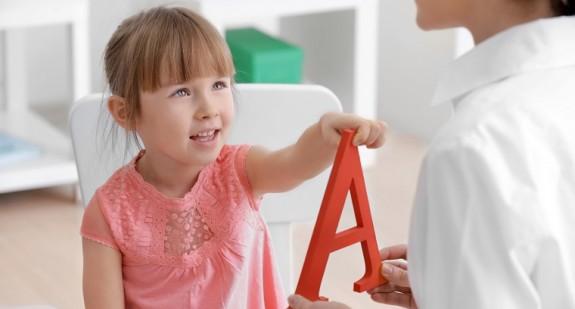 Jakie są przyczyny dyslalii? Objawy i metody leczenia dyslalii obwodowej, audiogennej i wielorakiej