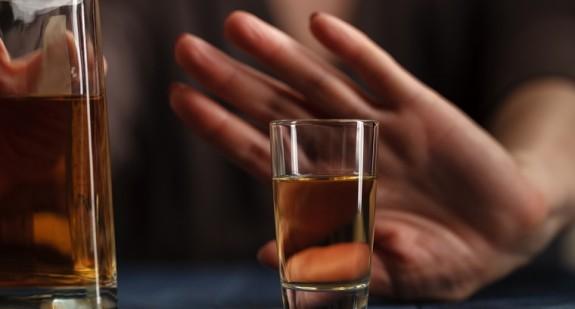 Jak wygląda odwyk alkoholowy? Na czym polega, ile trwa i jakie ośrodki wybrać?
