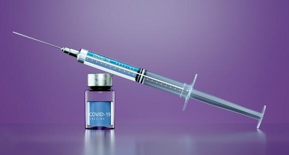 Szczepienia na COVID-19. Rząd zmienia harmonogram szczepień