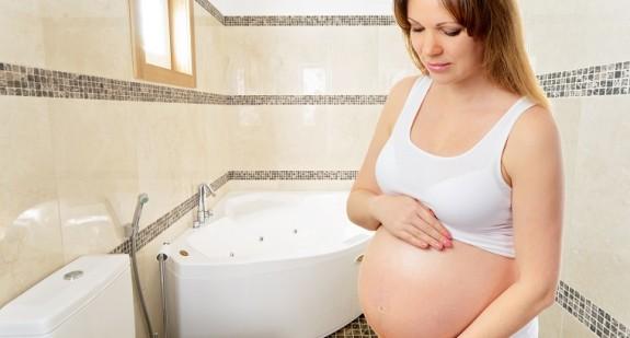 Białko w moczu w ciąży – jakie są normy i co oznacza wysoki poziom? 