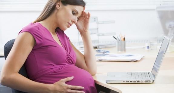 Co oznacza białko w moczu w ciąży? Kiedy należy się leczyć?