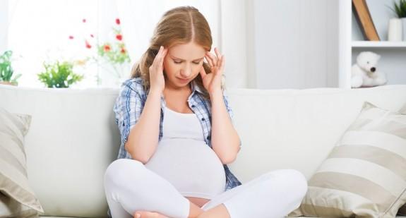 Ból głowy w ciąży: objawy, leki na ból głowy w ciąży oraz domowe sposoby