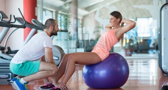 Rozstęp mięśni prostych brzucha – metody leczenia. Ćwiczenia czy operacja?