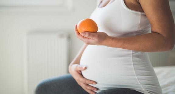 Nietrzymanie moczu w ciąży a utrata wód płodowych – rozróżnienie, przyczyny, jak sobie radzić