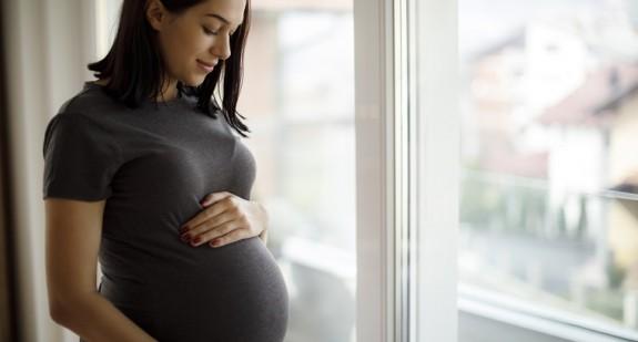 Ciąża i połóg a koronawirus. „Ciąża sama w sobie wiąże się z obniżeniem odporności, układ immunologiczny inaczej funkcjonuje”