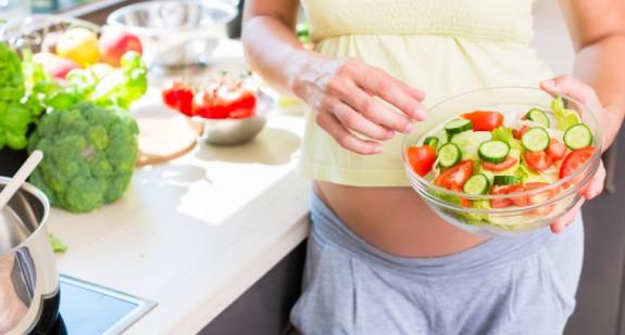 Jak złagodzić niedokrwistość w ciąży? Badanie hemoglobiny, hematokrytu i żelaza oraz odpowiednia dieta