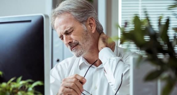 Co może oznaczać jednoczesny ból głowy i szyi? Potencjalne przyczyny i zagrożenia