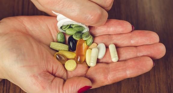 Antybiotyk i witaminy – czy może dojść do interakcji pomiędzy nimi?