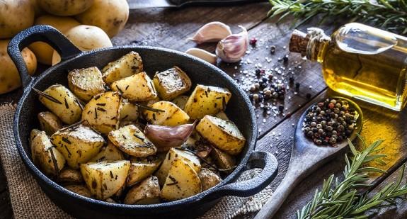 Chorujesz na cukrzycę? Wprowadź ziemniaki do codziennej diety! 