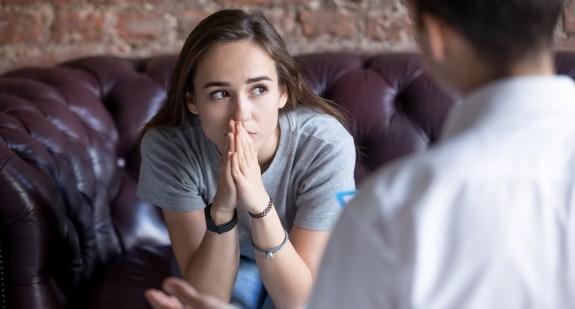 Pomoc psychoonkologiczna w chorobie. Dlaczego warto i gdzie takiej pomocy szukać?