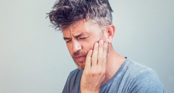 Jak poradzić sobie z bólem zęba? Domowe sposoby na ból zęba u dziecka i dorosłego