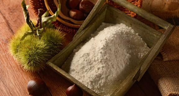 Mąka kasztanowa – jakie ma właściwości? Do czego można ją stosować?