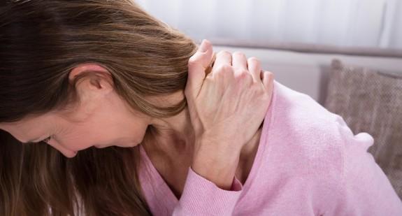 Ból kręgosłupa szyjnego – objawy, leczenie, ćwiczenia