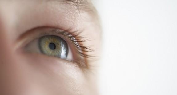 Czy leczenie hydrożelowymi zatyczkami jest skuteczne w przypadku zespołu suchego oka?