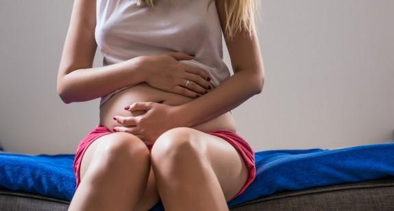 Zatrucie pokarmowe w ciąży – przyczyny, objawy, leczenie. Czy nieżyt żołądkowy może zaszkodzić dziecku?