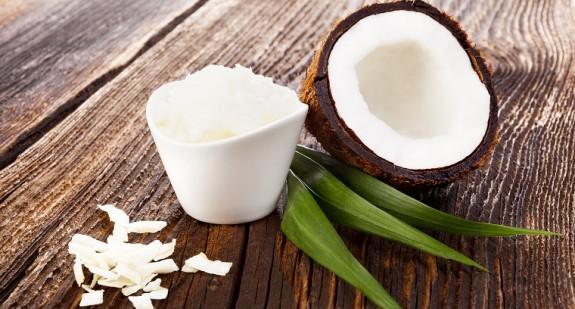 Wiórki kokosowe – czy warto włączyć je do diety? Jakie mają właściwości?