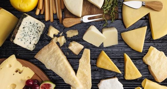 Żółty ser – wartości odżywcze, właściwości. Ile i jaki spożywać? 