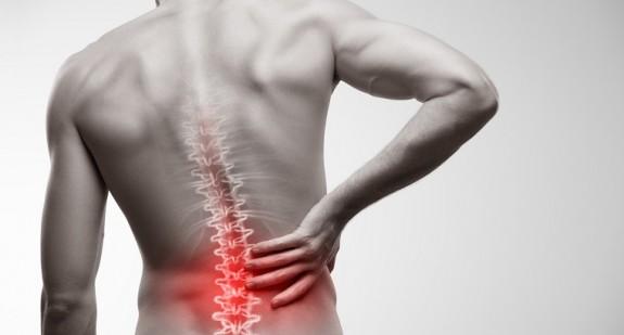 Ból kręgosłupa: kiedy wystarczą leki przeciwbólowe, a kiedy potrzebne jest specjalistyczne leczenie