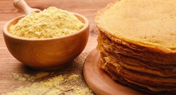 Naleśniki z mąki kukurydzianej – wartość odżywcza, przepisy na ciasto i farsz