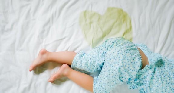 Moczenie nocne u dzieci – skąd się bierze problem i jak go leczyć?