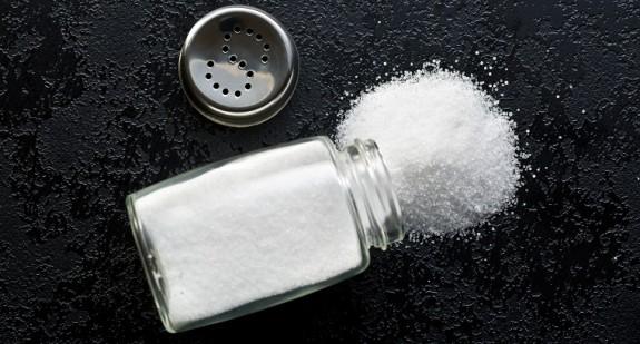 Sól epsom w oczyszczaniu organizmu – czym różni się od zwykłej soli kuchennej?