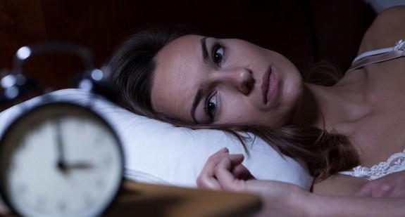 Brak snu – skutki, przyczyny. Jak sobie radzić z bezsennością?