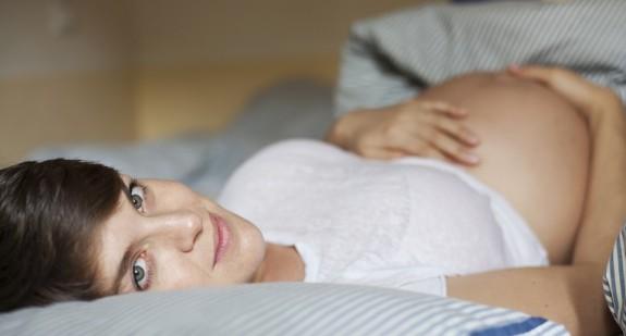 Zbliża się poród. Jak rozpoznać bóle porodowe? 