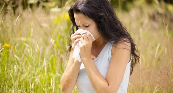 Jak walczyć z alergią na pyłki? Przyczyny i objawy alergii pyłkowej