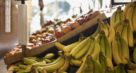 Fakty i mity na temat bananów. Dlaczego odcinamy końcówki banana?