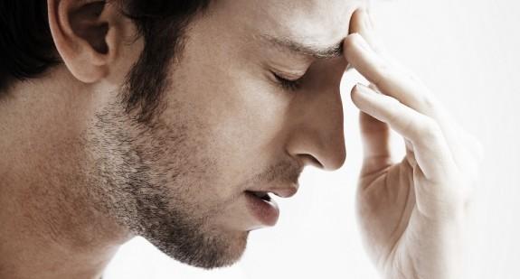 Częsty ból głowy na czubku - czy powinien niepokoić?