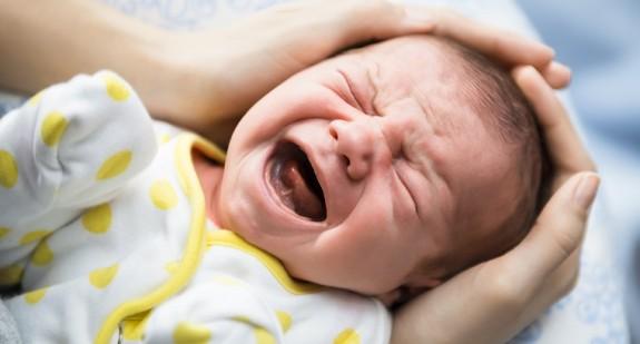Wymioty u niemowląt – przyczyny i niepokojące objawy dodatkowe