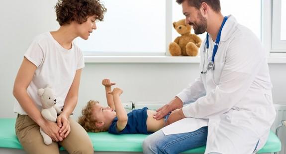 Zaparcie u niemowląt – jakie są przyczyny? Jak pomóc dziecku?