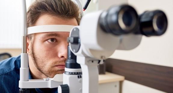 Skrzydlik oka – przyczyny powstania i możliwe sposoby leczenia
