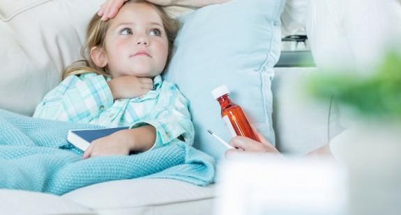Chore dziecko – kiedy powinno zostać w domu