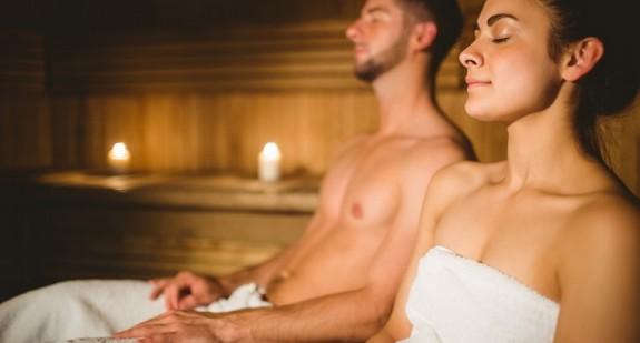 Jak korzystać z sauny fińskiej? Zalety, wskazania i przeciwwskazania