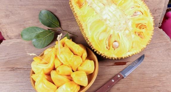 Jackfruit - największy owoc świata. Dlaczego warto jeść owoce chlebowca różnolistnego?