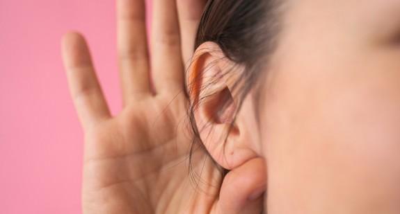 Szumy uszne - skąd się biorą i jak skutecznie je leczyć? 