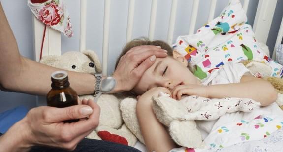 Niemal połowa zachorowań na grypę dotyczy dzieci poniżej 14 roku życia 