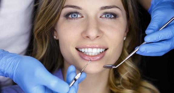 Próchnica zębów – rodzaje, przyczyny, leczenie i profilaktyka