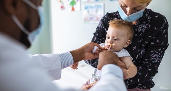 Donosowa szczepionka na grypę dla dzieci. Jak działa i kiedy się pojawi? 