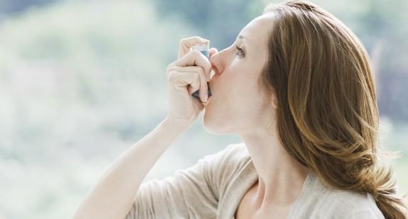 Czy astma przyczynia się do cięższego przechodzenia COVID-19? Eksperci zbadali tę kwestię 