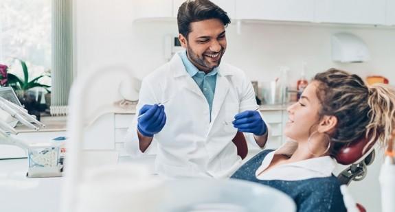 Czym jest hemisekcja zęba? Wskazania i przeciwwskazania do zabiegu hemisekcji